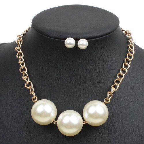Simple Pearllike Womens Short Clavicle Chain Fashionable and