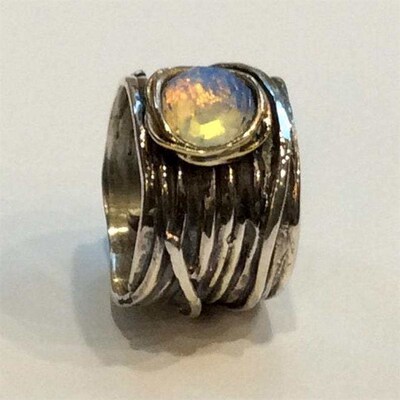 Chen Rui sells Apollo tee vine twine moonstone ring exquisit