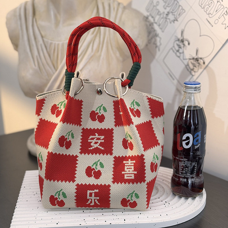 针织手拎包小众设计水桶包托特包手提包休闲百搭单肩包编织便携袋,箱包皮具/热销女包/男包,水桶包,淘宝优惠券,粉丝福利购,淘宝优惠卷