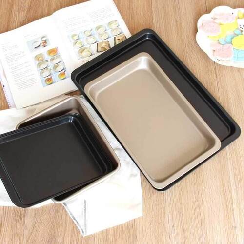 baking tools use a cookie snowflake pastry mold in a nonstic