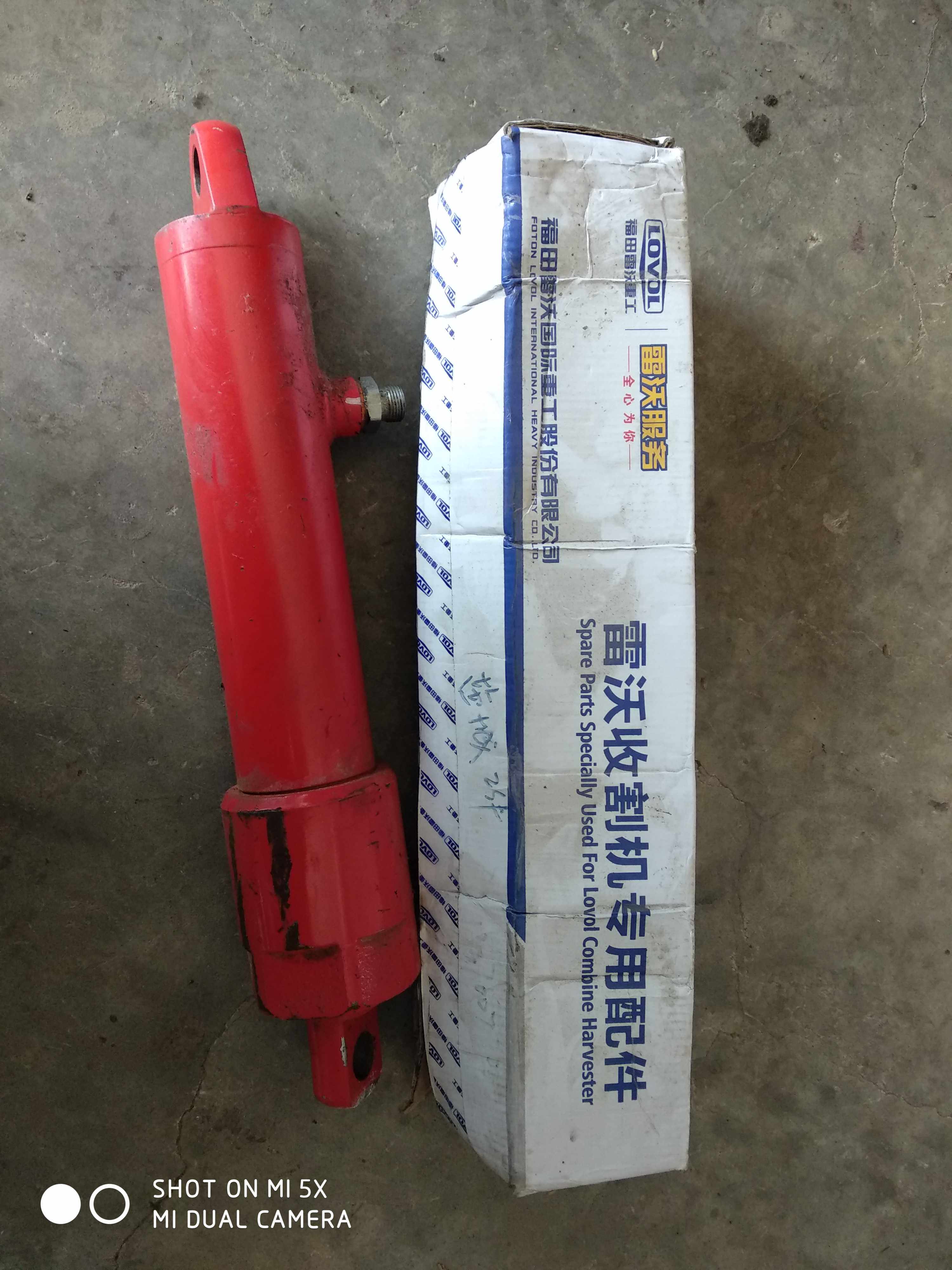 雷沃水稻收割机RG35 40 50及50超越版割台油缸总成 原厂纯正配件