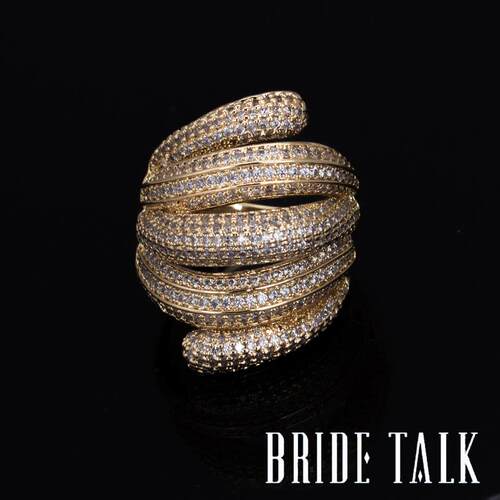 Luxury Big Ring Garland Round With AAA Cubic Zirconia Noble