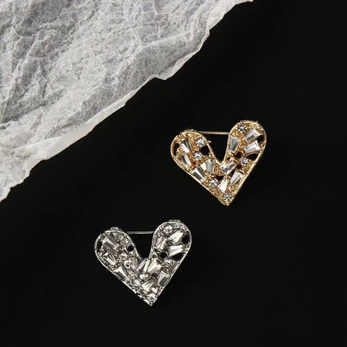 Minimalist Butterfly Brooch High-end Feminine and Niche