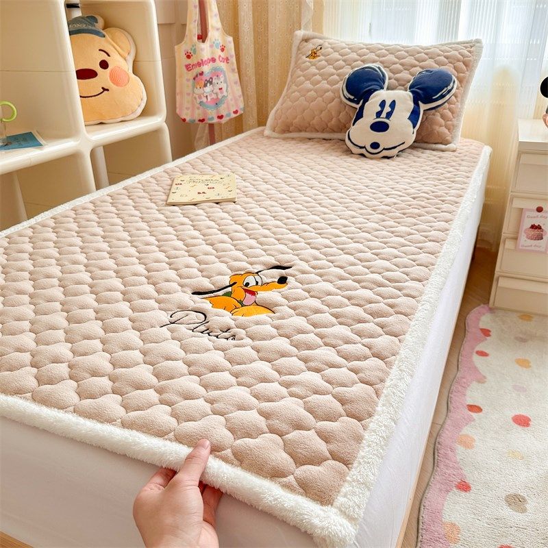 草莓熊床垫学生宿舍加厚垫褥子秋冬珊瑚绒保暖防滑床褥垫被,床上用品,床垫/床褥/床护垫/榻榻米床垫,淘宝优惠券,粉丝福利购,淘宝优惠卷