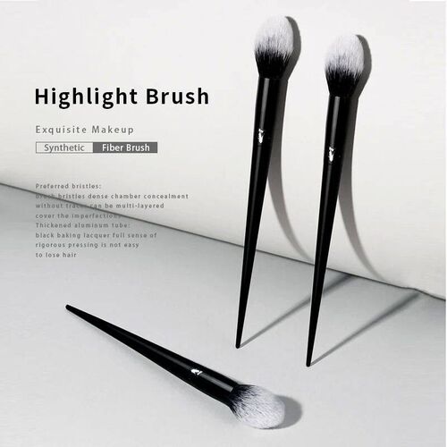 Kat Von D- Makeup Brush 04 Highlight Brush Soft Fiber Hair