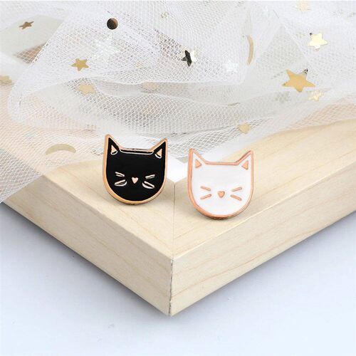 25Style Couple Black White Cat Enamel Pin Cartoon Pro Cats w