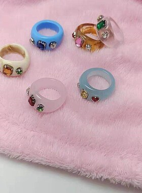 New Vintage Transparent Colorful Acrylic Resin Ring Set Kore