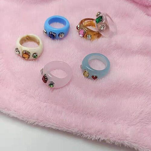 New Vintage Transparent Colorful Acrylic Resin Ring Set Kore