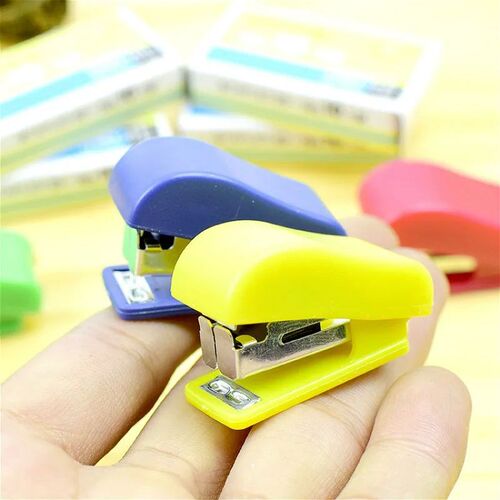 Le Quality Portable Kawaii Mini Small Stapler Useful Stapler