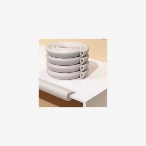 Baby table bubble wrap angle of a U-shaped glass edging tabl