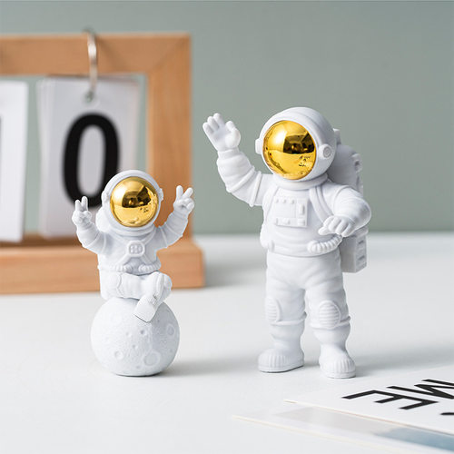 3Pc Astronaut Decor Action Figures and Moon Home Decor Resin
