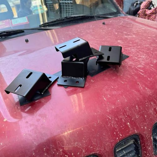 07-18吉姆尼行李架底座 不锈钢喷塑 改装配件 车顶架改装配