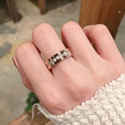 -Personality perimeter micro-encrusted diamond wide-brimmed