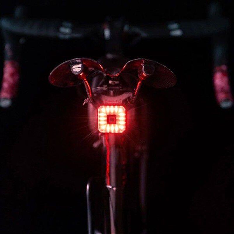 Smart Bike Tail Light IPX4 Waterproof Brake Bicycle Rear - 实物图