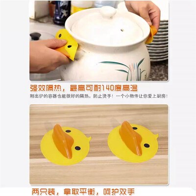 Cute heat-resistant kitchen gloves featuring a little yellow