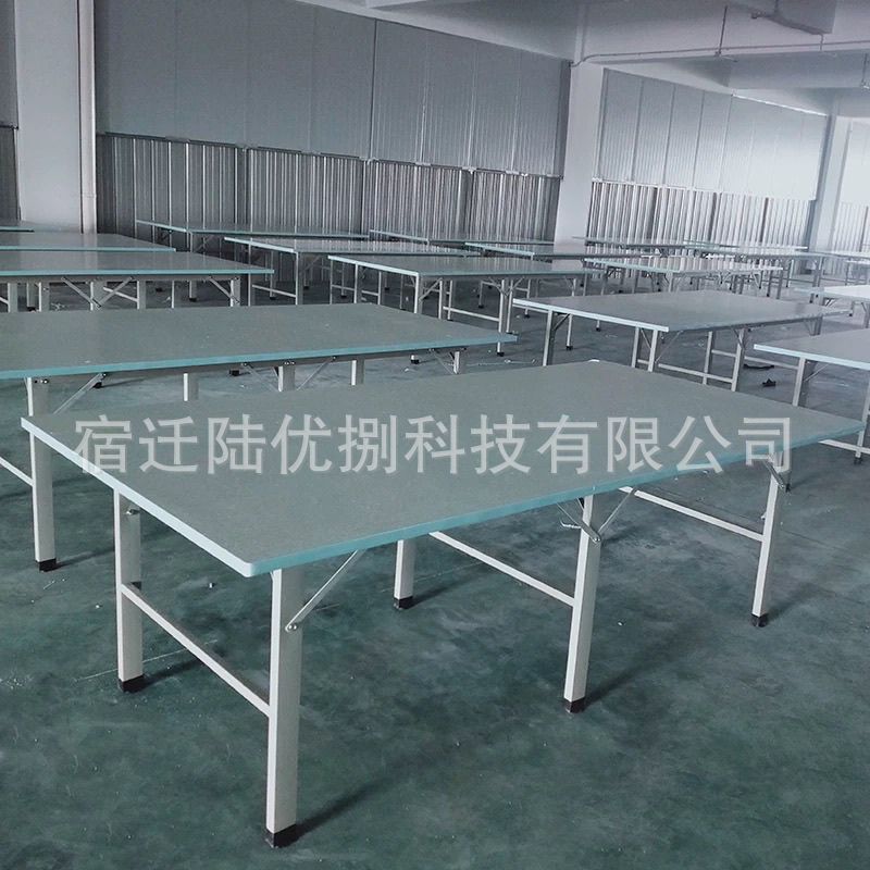 服装厂车间光滑裁剪打包检验台图片