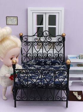 1:12娃娃屋dollhouse迷你家具卧室场景摆件黑色袖珍铁艺双人床