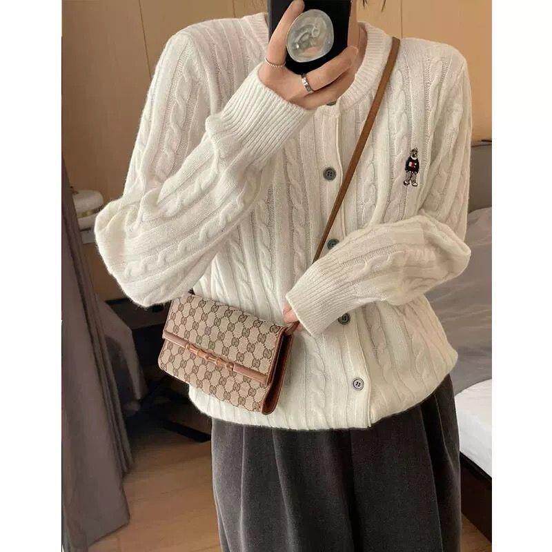 韩版新品重工小熊长袖秋冬季圆领单排扣扭绳麻花减龄女士针织开衫