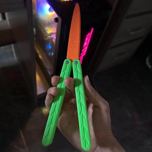 Glow-in-the-Dark 3D Gravity Radish Knife Toy - Extra Large a