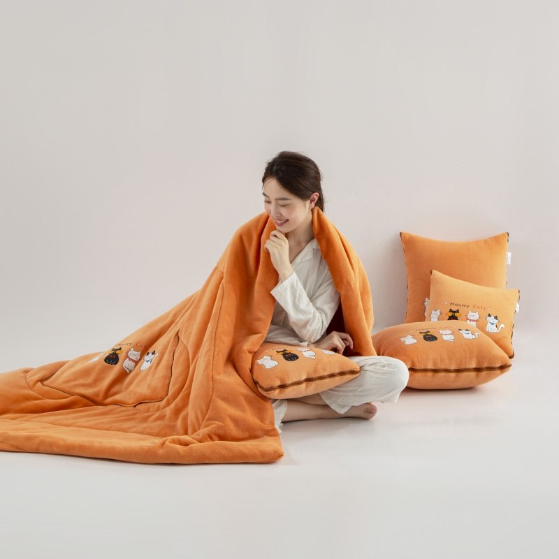 爆款加大加厚猫咪家族抱枕被两用沙发午睡用客厅床上二合一,居家布艺,抱枕被,淘宝优惠券,粉丝福利购,淘宝优惠卷