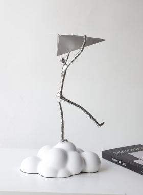 现代抽象雕塑玩飞机人物摆件样板房客厅电视柜玄关书房家居艺术品