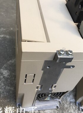 SGD7S-20000002安川7系伺服驱动器  3kw  包好成色漂亮