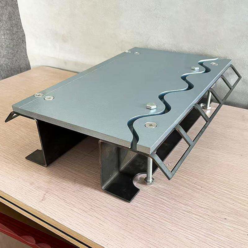 单S铠甲伸缩缝缩单元式多917向变位梳齿缝型伸承重型铠装缝