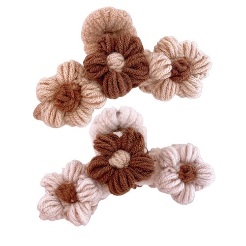 Wool flower hairpin female back head grab clip elegant tempe