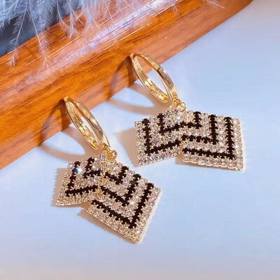 Temperament Super Flash Diamond Black And White Diamond Earr