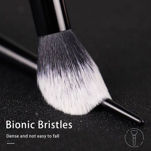Kat Von D- Makeup Brush 04 Highlight Brush Soft Fiber Hair