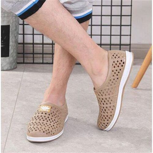 Hole Shoes Mens Summer Beach Shoes Breathable Baotou Sandal