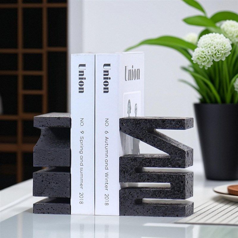 极简风现代大理石书立书档创意字母摆件黄洞石书靠样板间酒店装饰