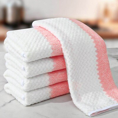 Oil-absorbent, lint-free coral fleece cleaning cloth, suitab