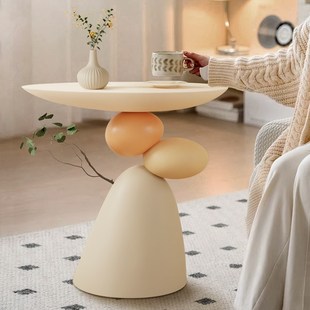 奶油风客厅落地大摆件石来运转沙发旁小茶几家居设计感创意装饰品