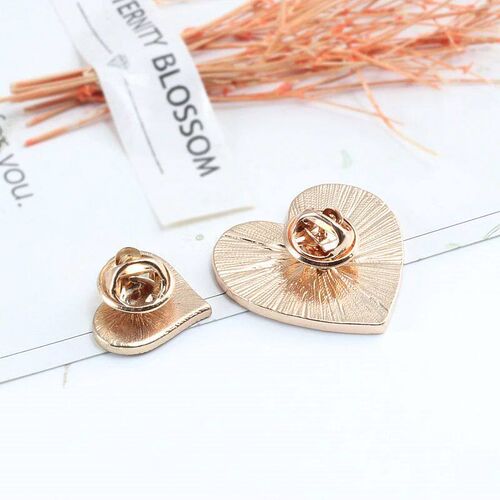 2pcs/set Cartoon Red Big Small Heart Enamel Pins Cute Women