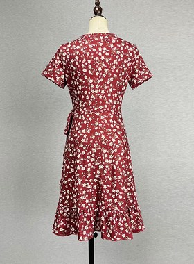 碎花红色短袖连衣裙女2024弹力修身性感百搭V领a字裙小个子中裙子