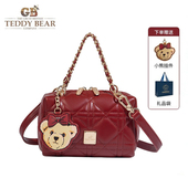 英国泰迪熊2026年新款 红色斜挎女链条包英伦风单肩小熊挂件手提包