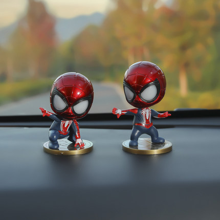 钢铁蜘蛛人摇头公仔汽车摆件车载男士车内装饰用品大全创意模型