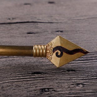 藏传尼泊尔纯铜摩尼宝财神箭锡杖供奉精美镶宝石五色招财幡箭摆件