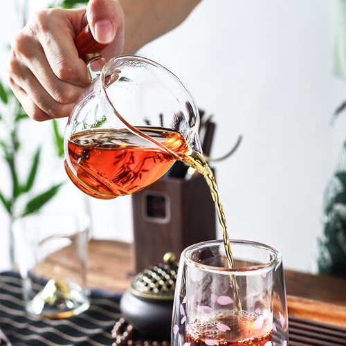 家用功夫茶具耐热玻璃透明实木把手分茶器公道杯茶海倒茶器大号