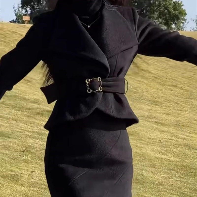 轻奢高级感女装时髦冬季新款毛呢黑色简约女士套装裙翻领外套裙子