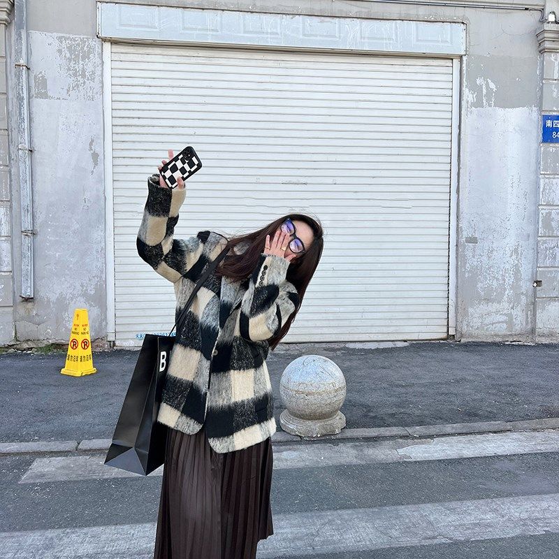 蒋哇塞 2022秋冬新款保暖百搭黑白格纹中长款小众毛呢西装外套女