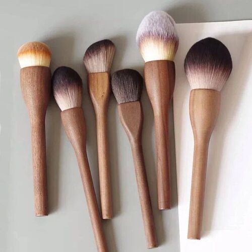 New 1Pcs European Vintage Wood Handle Makeup Brush High Qual