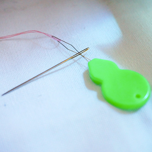 10PCS Plastic Threader Cross Stitch Sliver Bow Wire Needles