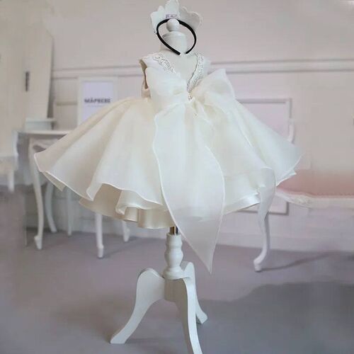 Appliques Sleeveless Bow V-back Wedding Dress  Ball GownFlow
