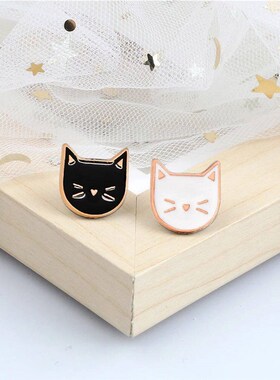 25Style Couple Black White Cat Enamel Pin Cartoon Pro Cats w