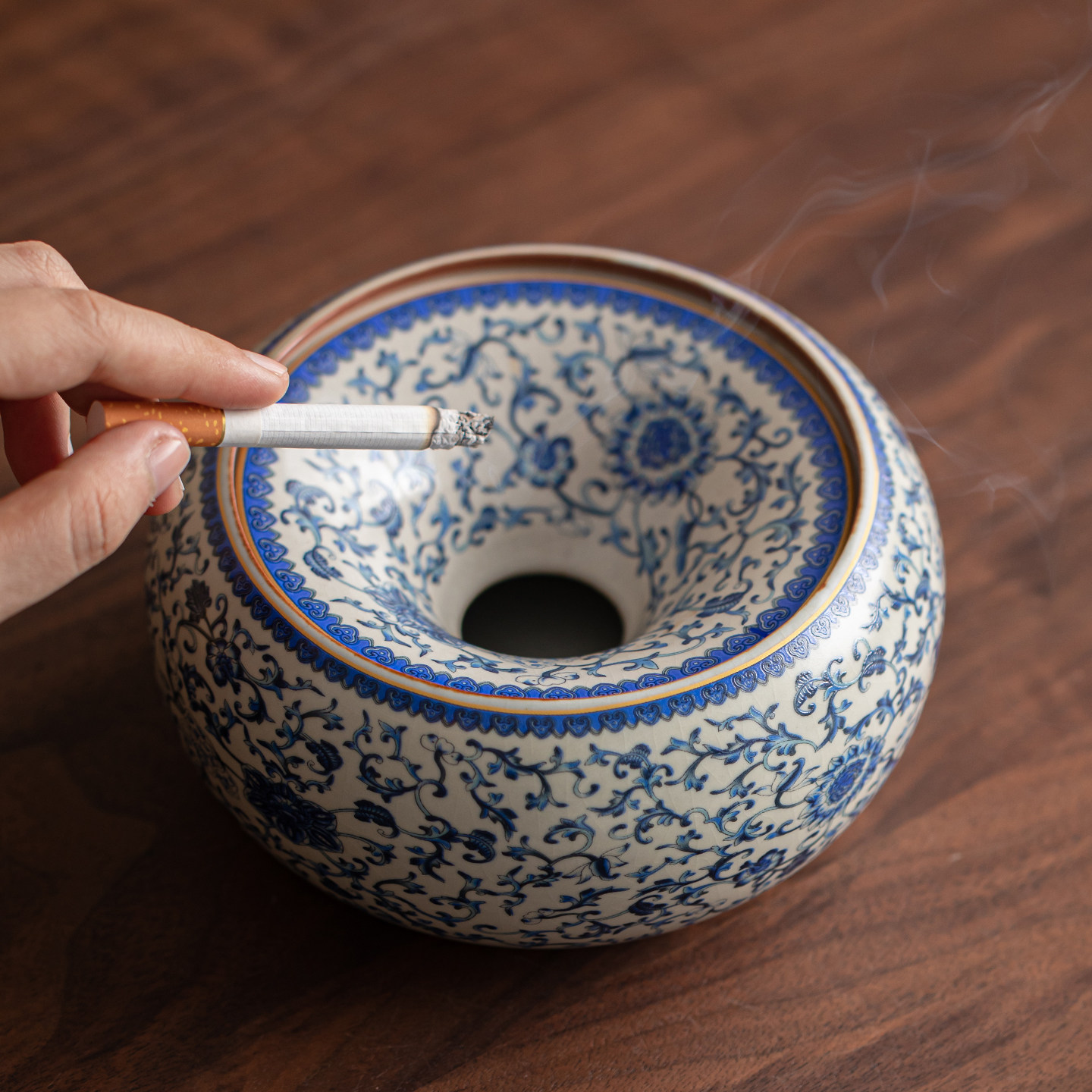 缠枝莲汝窑陶瓷烟灰缸防灰飞轻奢高级感家用客厅茶渣缸办公室烟缸,节庆用品/礼品,时尚烟灰缸,淘宝优惠券,粉丝福利购,淘宝优惠卷