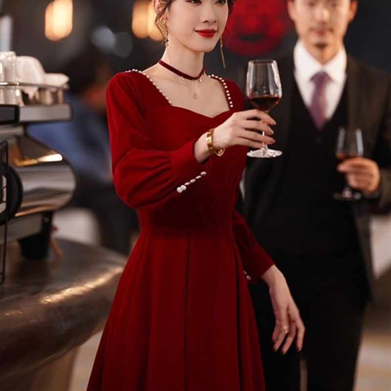 订婚礼裙平时可穿小个子敬酒服酒红色礼服高级感回门服新娘连衣裙