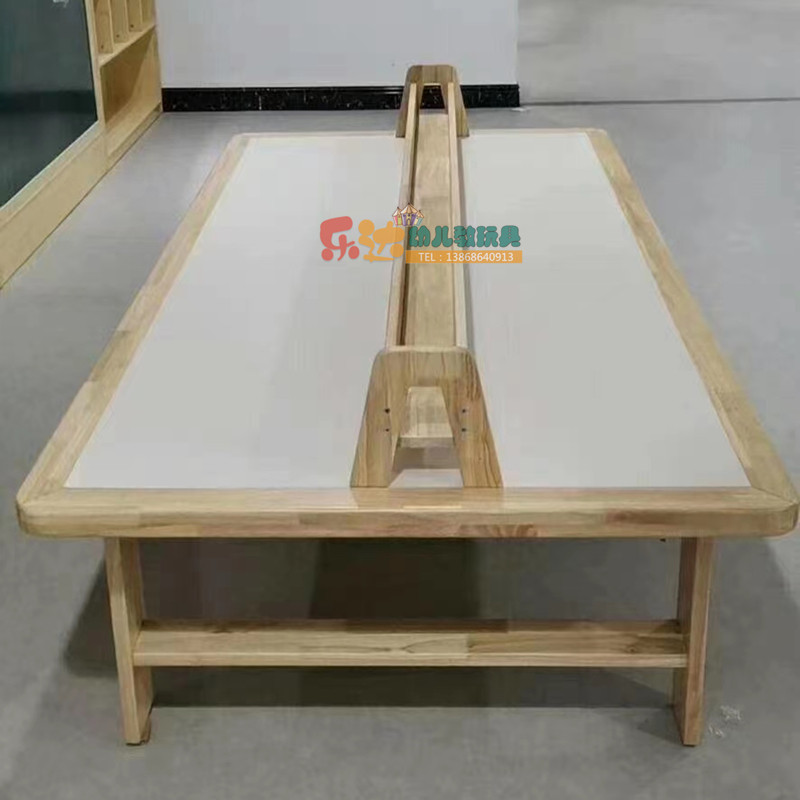 幼儿园多功能室工作台儿童教室美工桌绘画游戏桌实木成套桌椅凳子