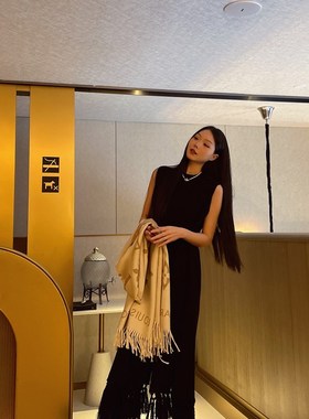 流苏毛织连衣裙风格背心长裙针织内搭黑色流苏连衣裙复古连衣裙